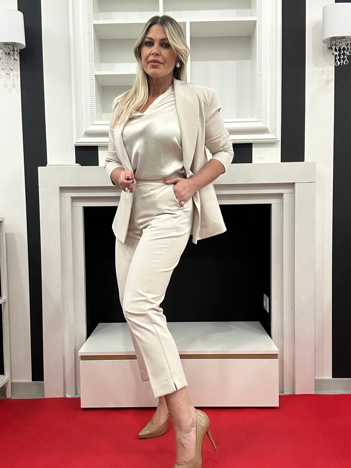 Tailleur monopetto con pantalone sigaretta Maryley